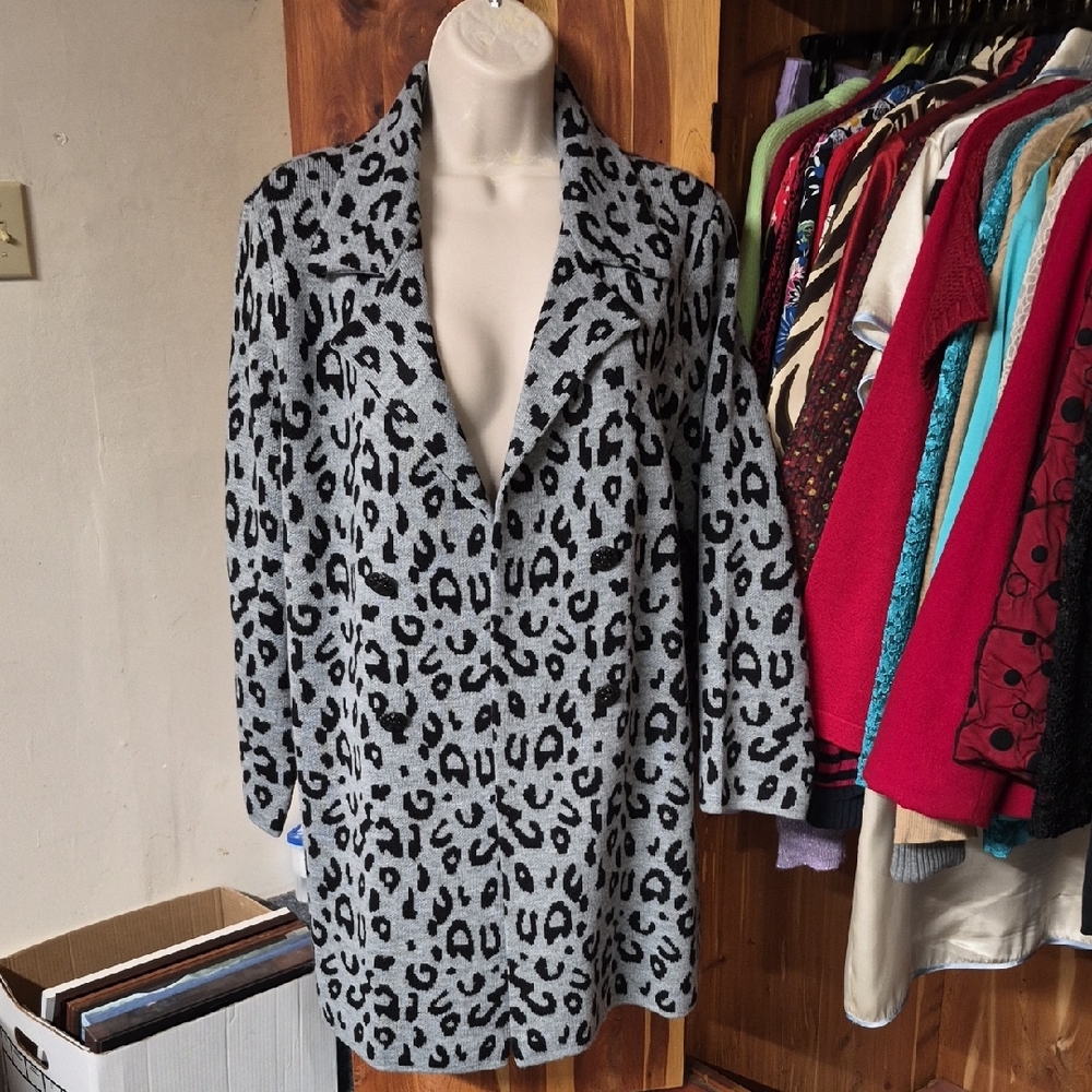 Anne Klein Black and Gray Leopard Print Cardigan Small